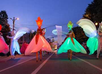 Уличный парад в рамках XIII Международного Платоновского фестиваля искусств в 2024 году состоится на Петровской набережной в городе Воронеже