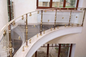 установка лестничных перил