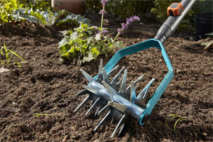 садовый рыхлитель почвы
