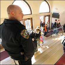 охрана (обеспечение безопасности) объектов физическая (постовая)