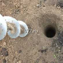 скважина под сваи (столбы, опоры)-бурение ямобур-грузовой автомобиль