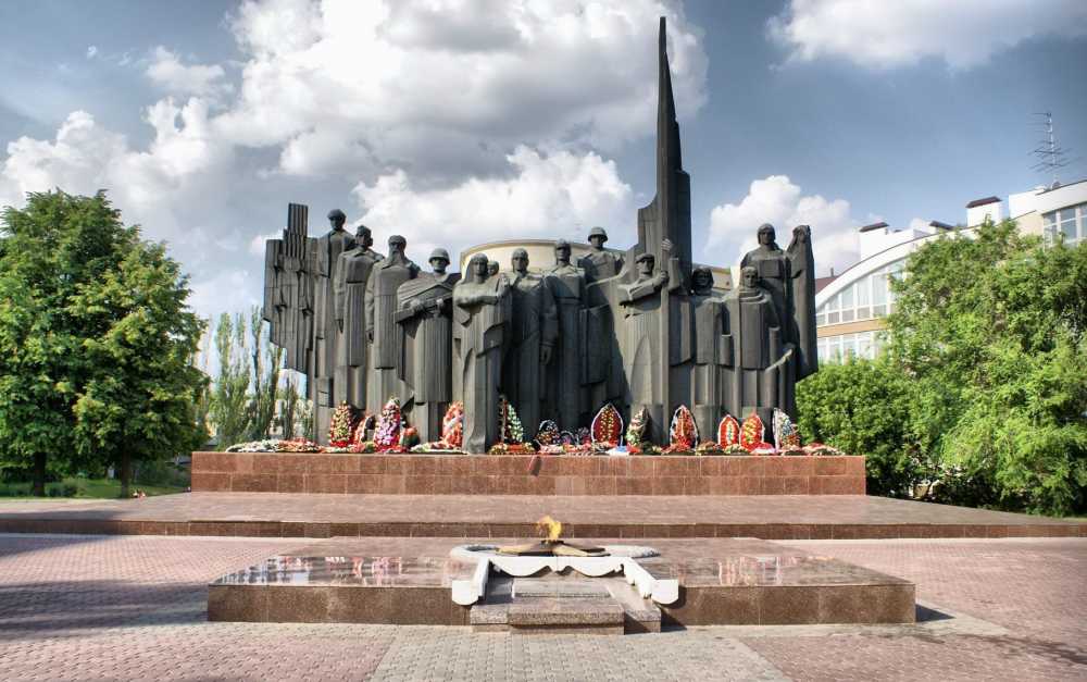 Ко дню Победы помыли воронежские памятники