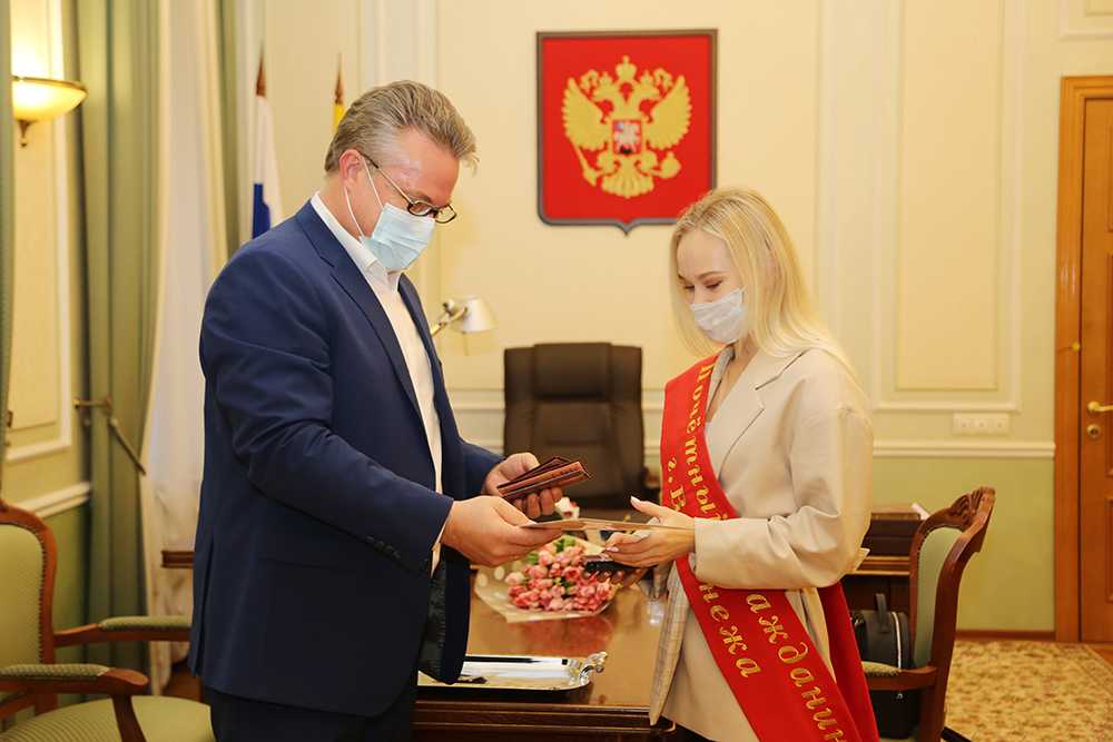 Воронежской гимнастке Ангелине Мельниковой вручили знак «Почетного гражданина»
