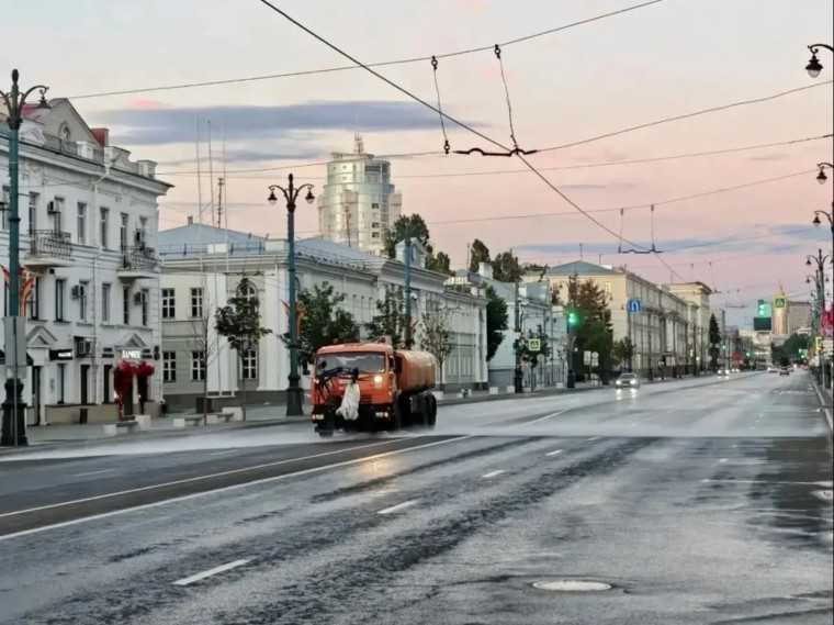 Уборка городских территорий продолжается в Воронеже