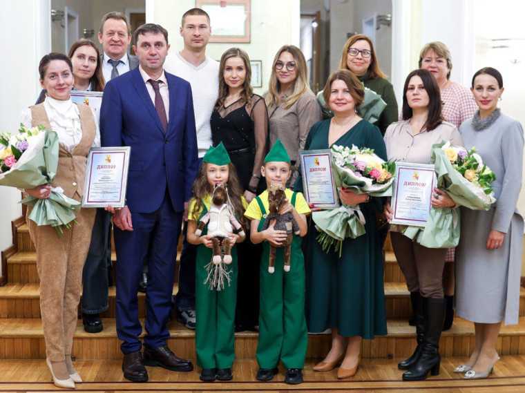 В Воронеже под председательством мэра Сергея Петрина прошло торжественное вручение наград победителям ежегодной премии главы города за достижения в области охраны окружающей среды