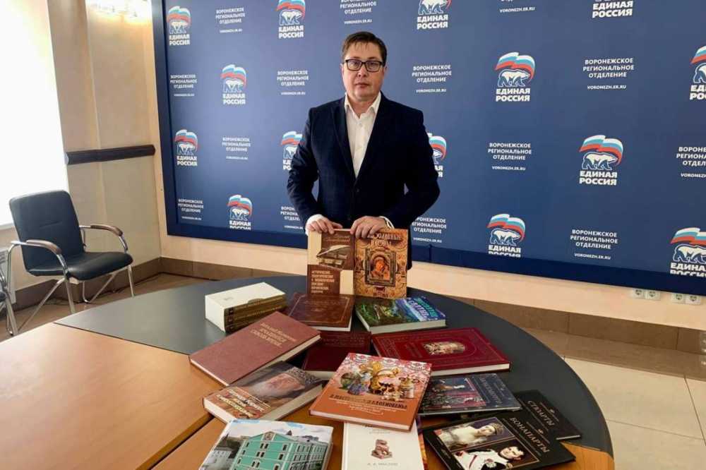 Дмитрий Ендовицкий присоединился к акции «Книги – Донбассу»