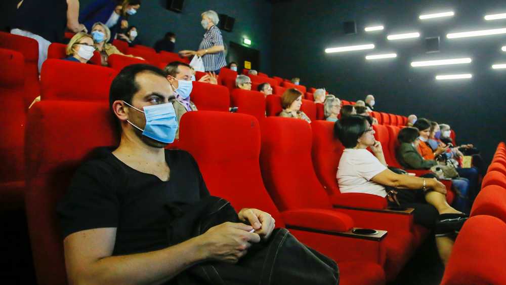 В Воронеже уменьшат заполняемость кинозалов и театров  