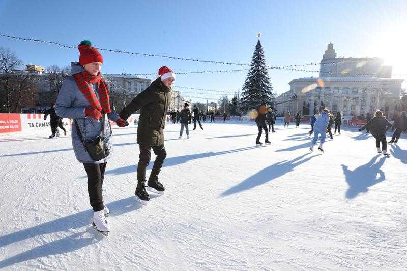 Каток на площади ленина