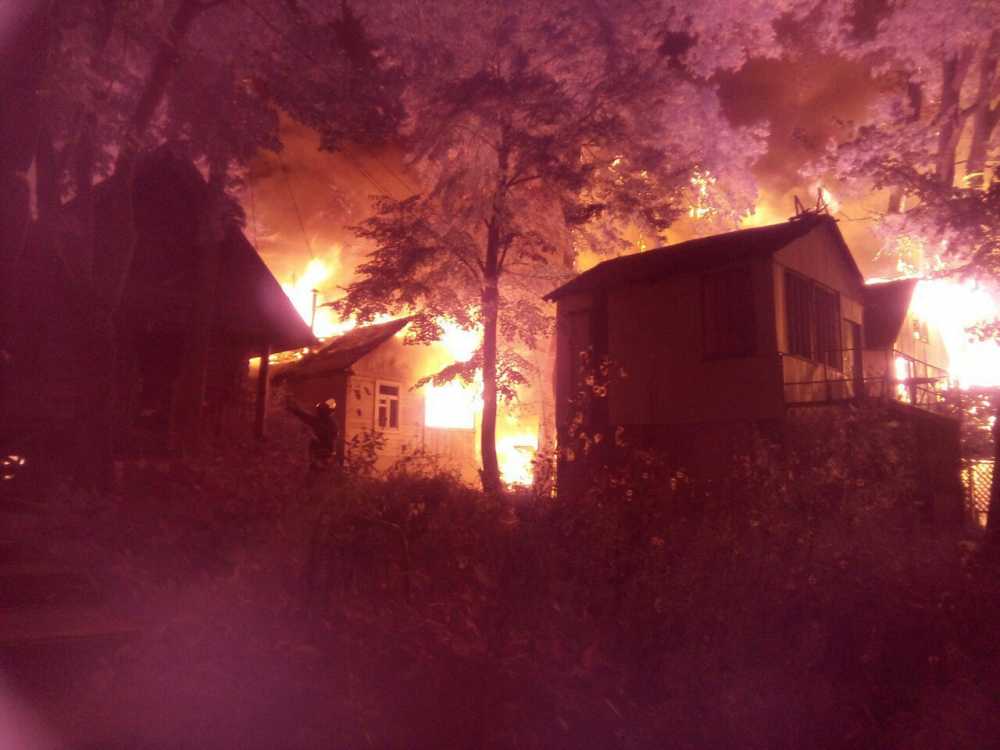 В Рамонском районе бушует пожар
