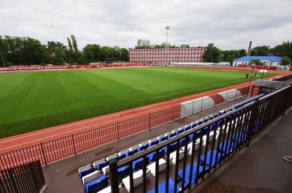 Уход за газонами стадионов «Чайка» и «Локомотив» обойдется в 3,2 млн. руб