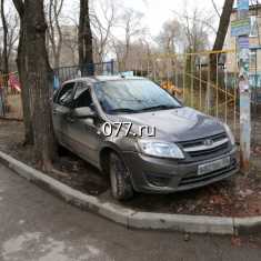 В Воронеже прошел рейд против любителей парковаться на газонах