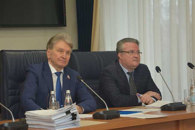 Депутаты Воронежский горДумы обезопасили зеленые насаждения при проведении работ по благоустройству