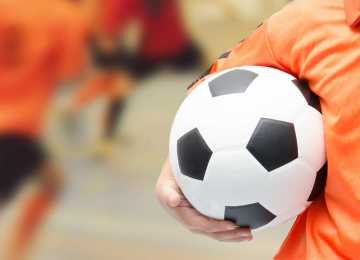Воронежские школьники получили инвентарь от футбольного союза