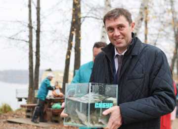 В Воронежское водохранилище выпустили 100 тысяч мальков толстолобика и сазана в рамках экологической акции