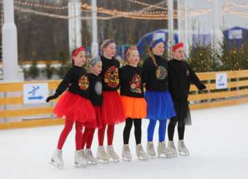 Главный городской каток на Адмиралтейской площади торжественно открыл свои двери