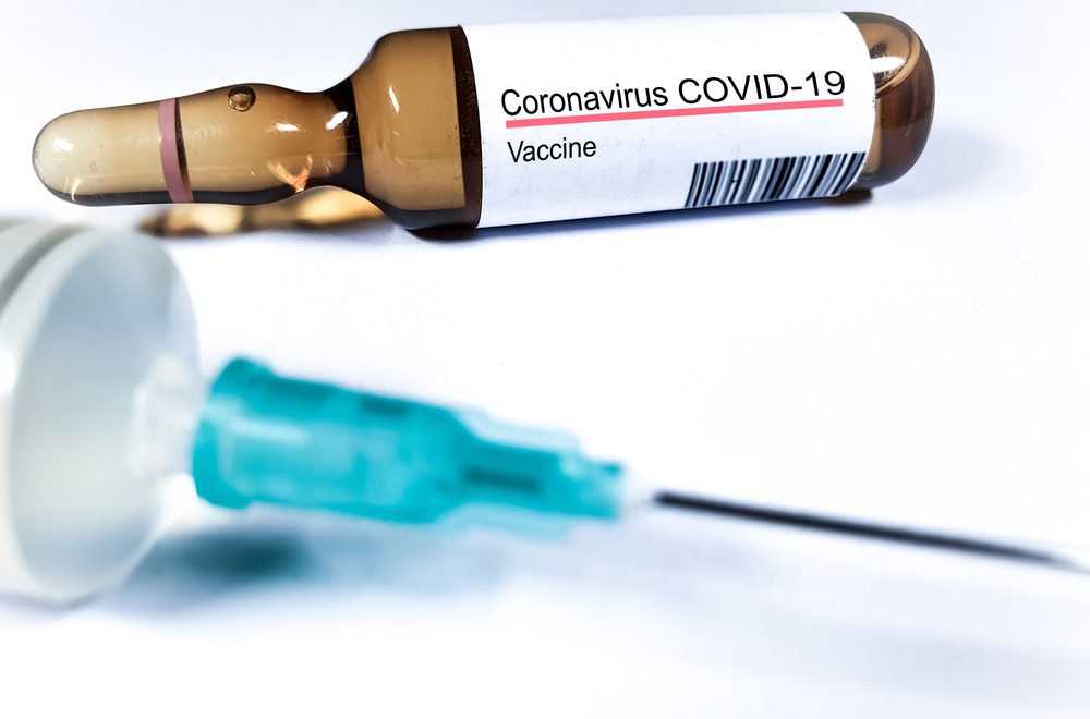 Россиян  пообещали бесплатно  привить от коронавируса