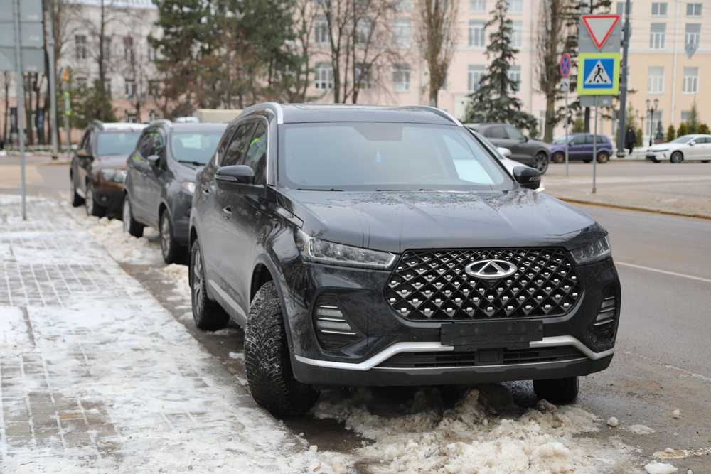 В Воронеже со всех городских улиц были эвакуированы 164 автомобиля, лишенных государственных регистрационных знаков или имеющих закрытые номера