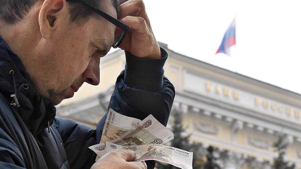 Эксперты проанализировали падение зарплат в России